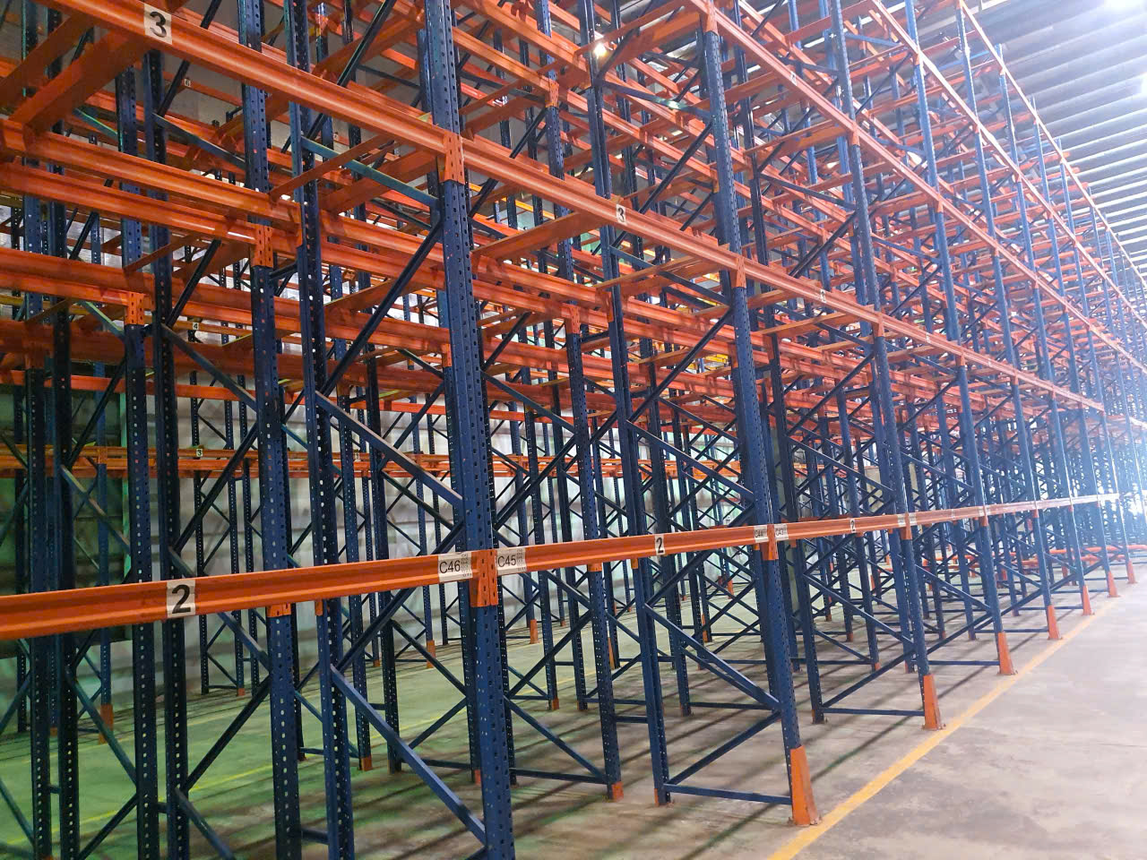 thanh lý kệ trung tải cũ 