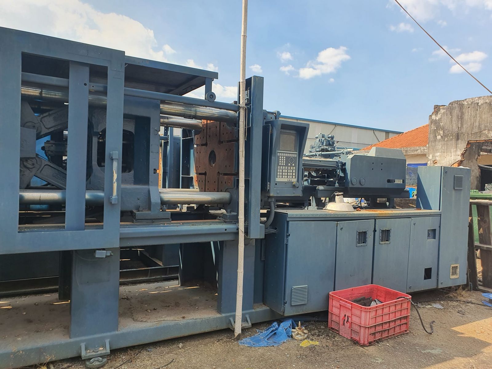 thanh lý máy ép nhựa cũ